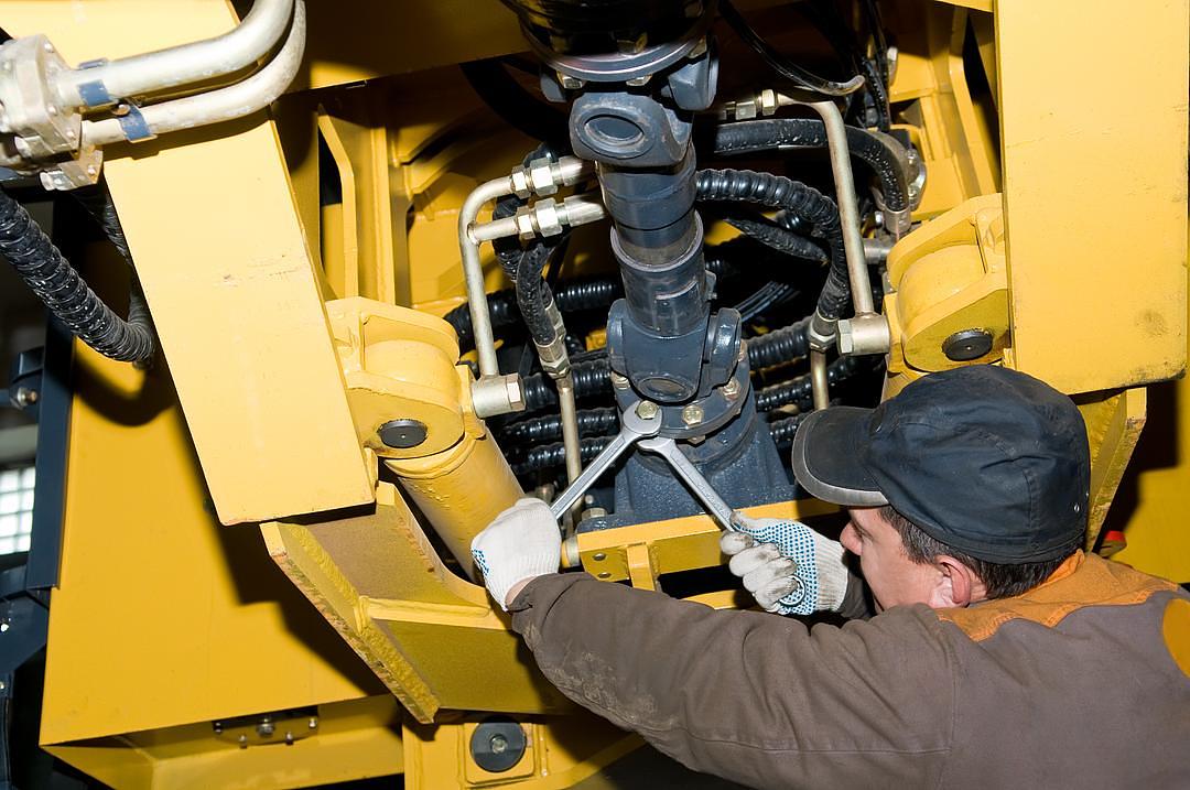 maintenance work of heavy loader